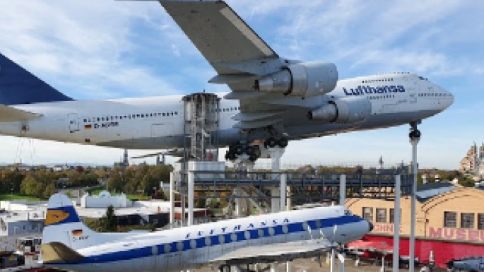 2 Lufthansa Flugzeuge im Technik Museum in Speyer ausgestellt